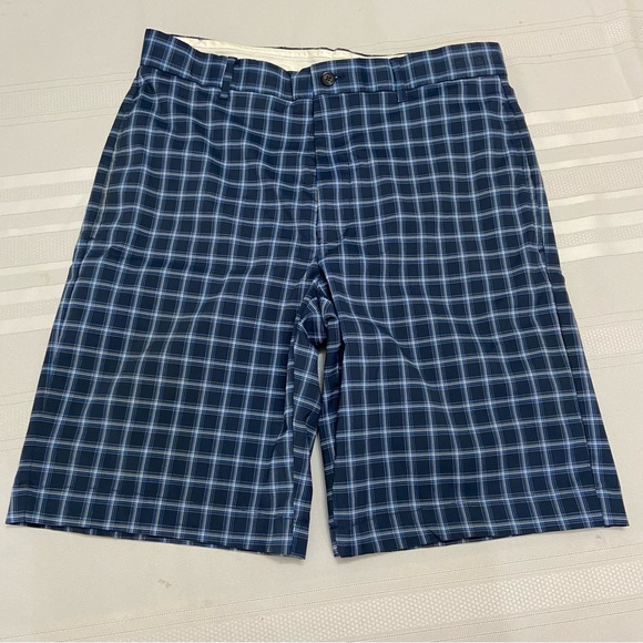 Greg Norman Golf Shorts in Navy Blue Plaid - EUC size 32 - Picture 1 of 7